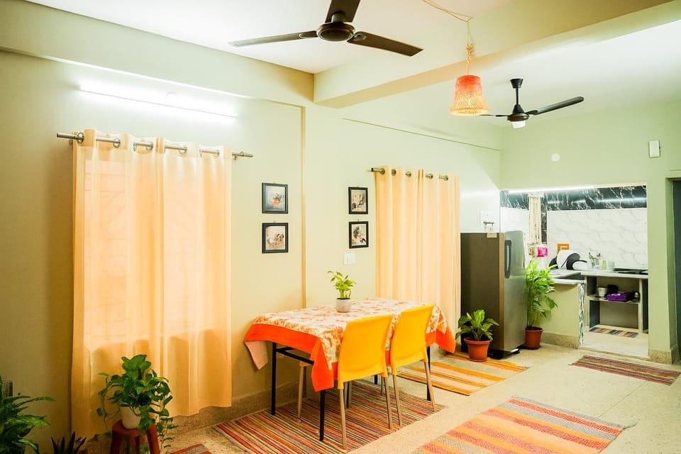 Property building, Kitchen or kitchenette, Dining area