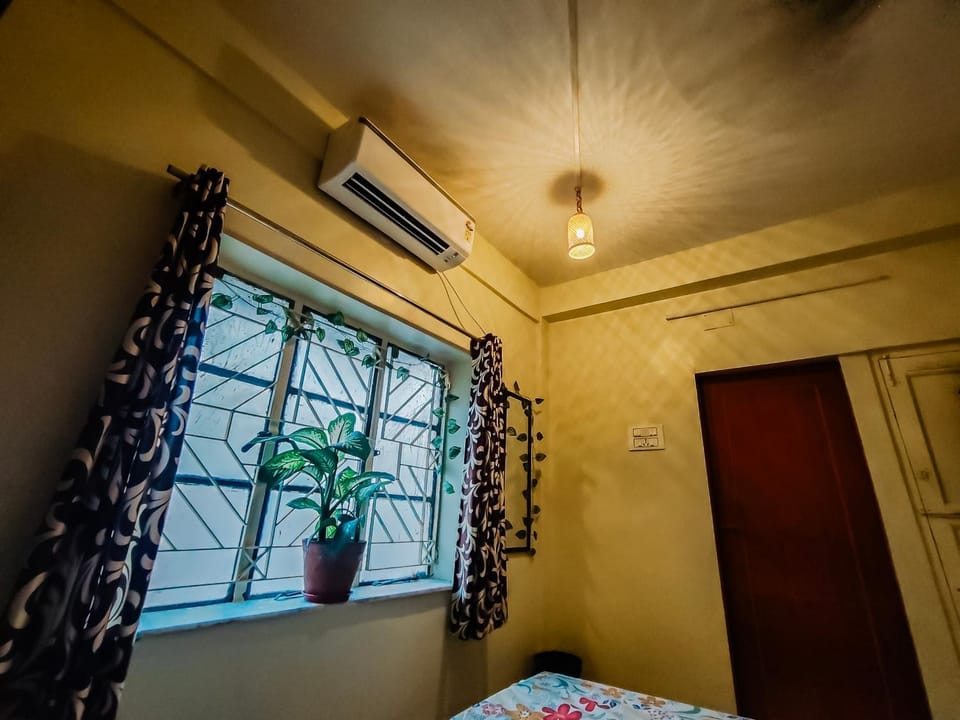 Bed, Photo of the whole room, air conditioner