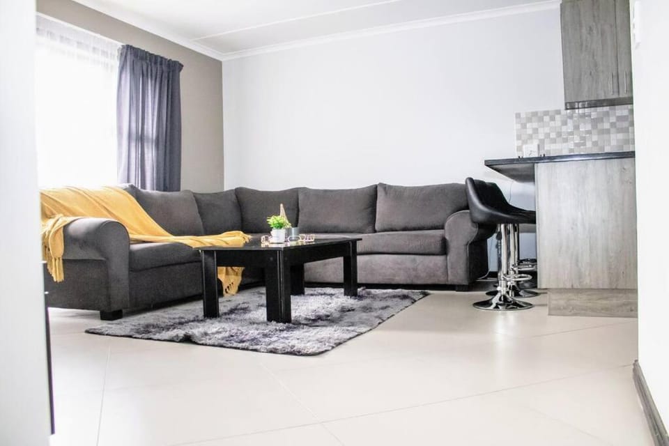 7 on Laibach - Buhrein Estate, Kraaifontein Apartment in Cape Town