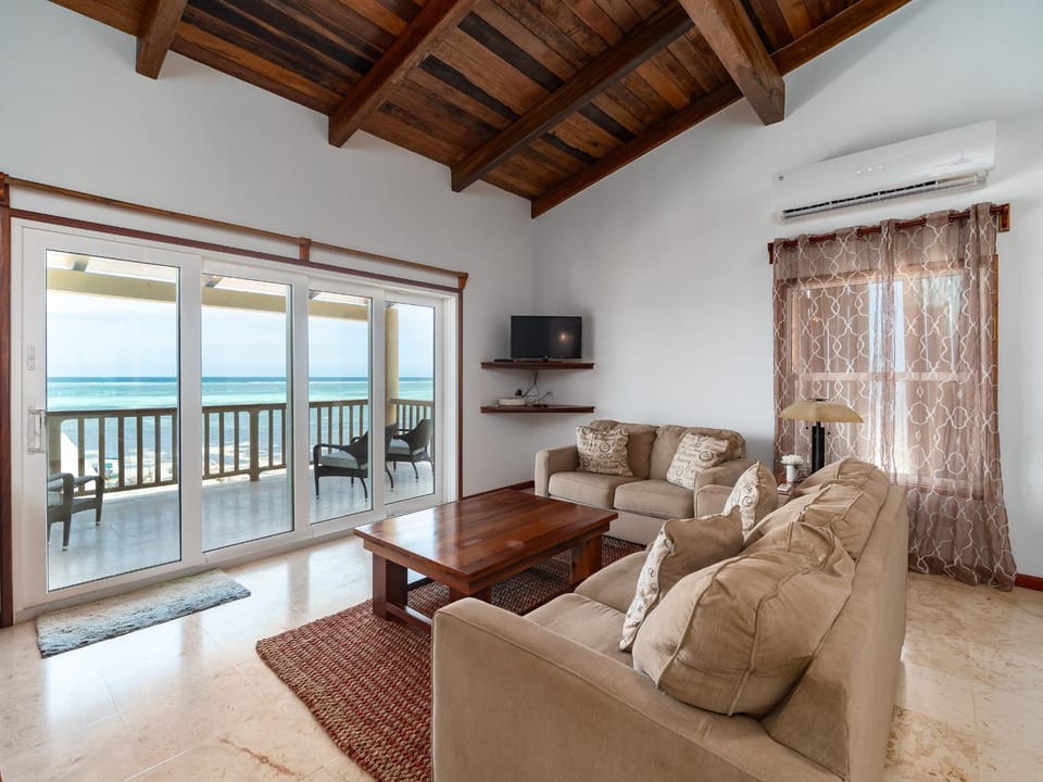 Residences at Barrier Reef 1-1C Oceanfront 2 BR by Stay Floreo House in Corozal District