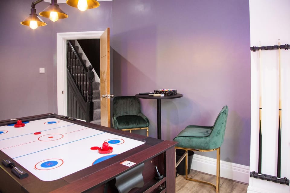 Billiard, Game Room