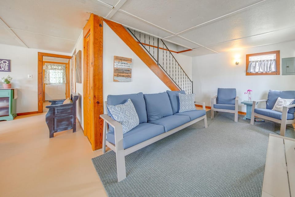 Steps to Lake + Public Boat Ramp: Edinboro Cottage House in Edinboro