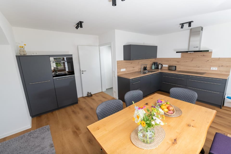 Kitchen or kitchenette, Dining area, oven, stove, toaster