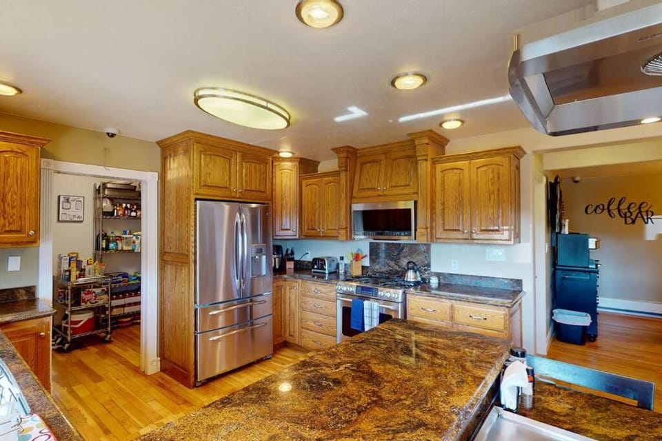Tacit Shadow Resort Aviator Queen Suite, Gym, Coffee Bar, Hot-Tub, Free Laundry, Food Available Apartment in Parowan