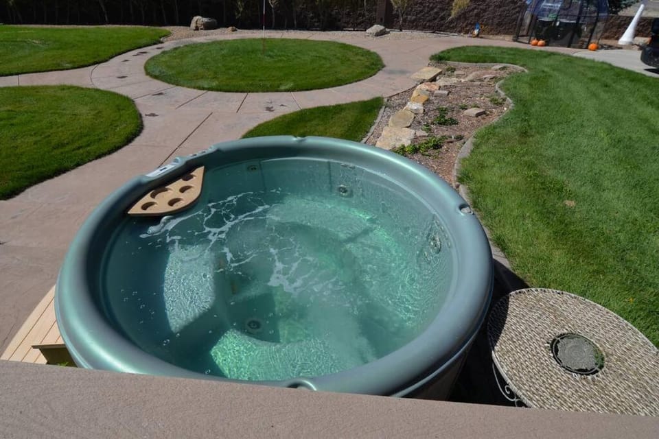 Tacit Shadow Resort Aviator Queen Suite, Gym, Coffee Bar, Hot-Tub, Free Laundry, Food Available Apartment in Parowan