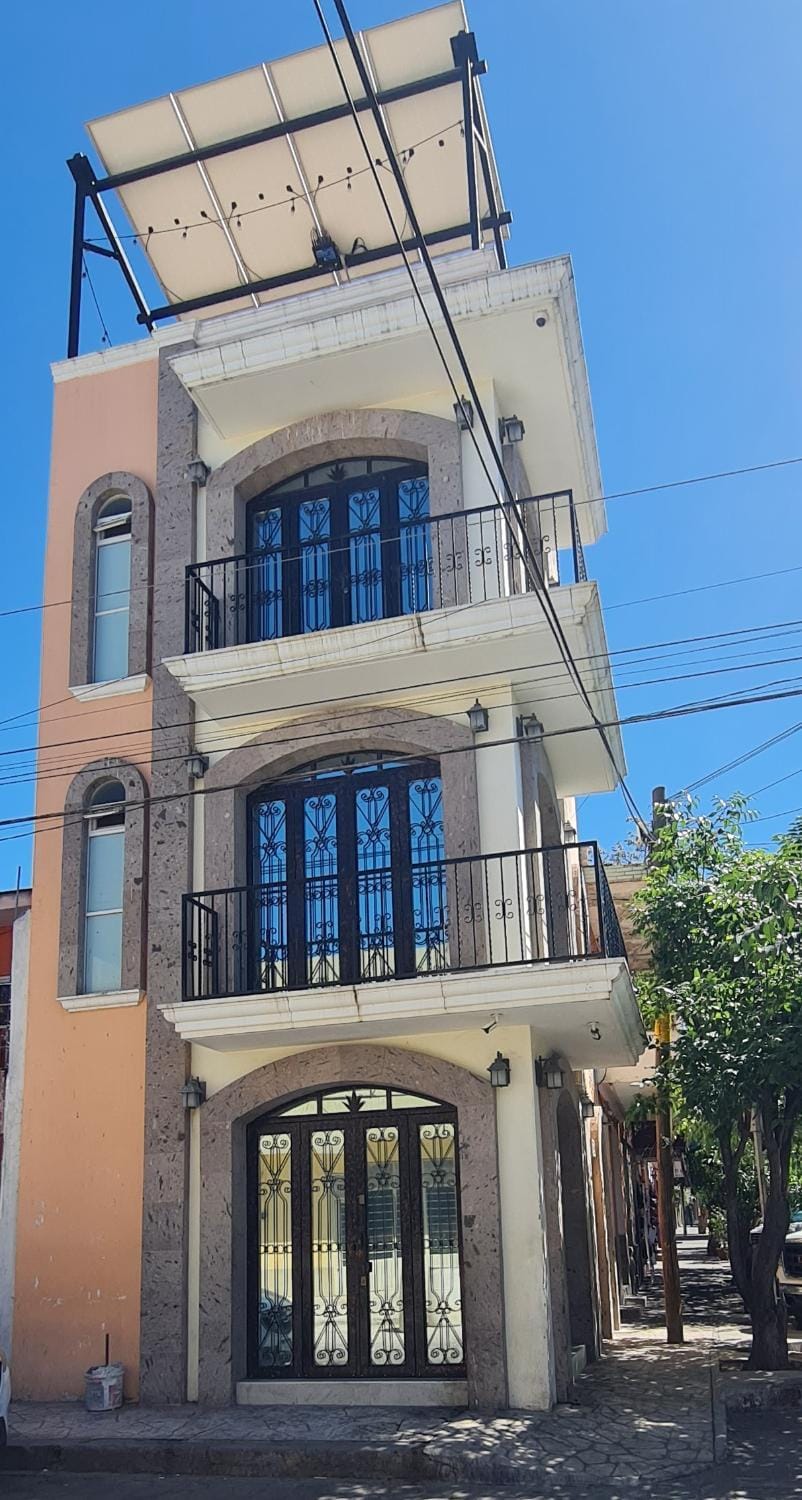 Facade/entrance