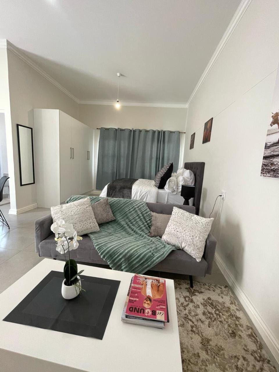 Sunningdale White House Accomodations Vacation rental in Cape Town