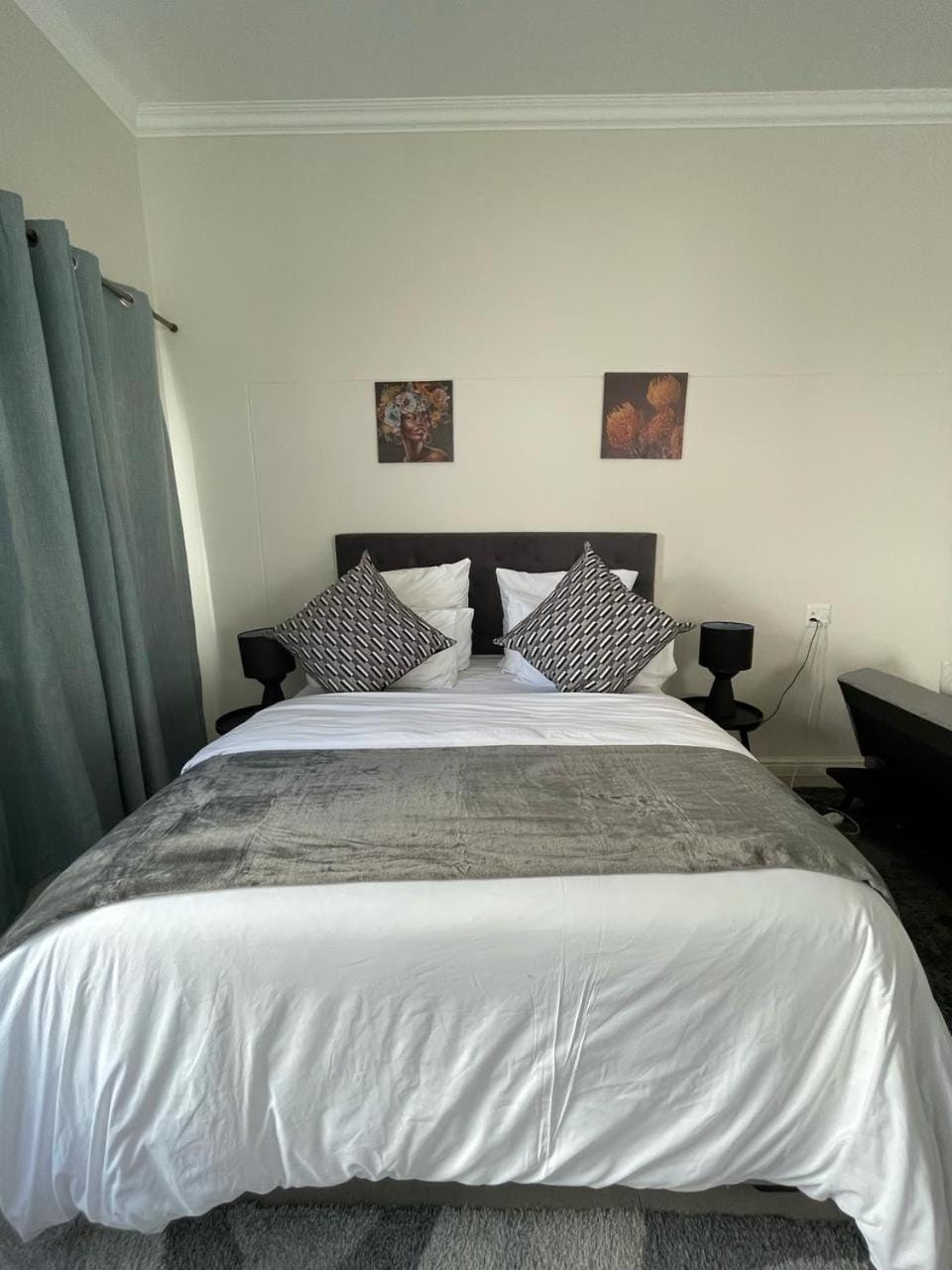 Sunningdale White House Accomodations Vacation rental in Cape Town