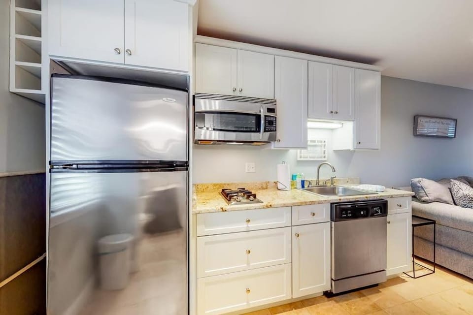 Immaculate Beach Condo House in Dennis Port