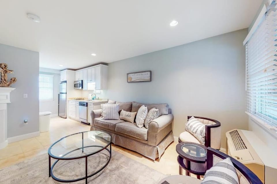 Immaculate Beach Condo House in Dennis Port