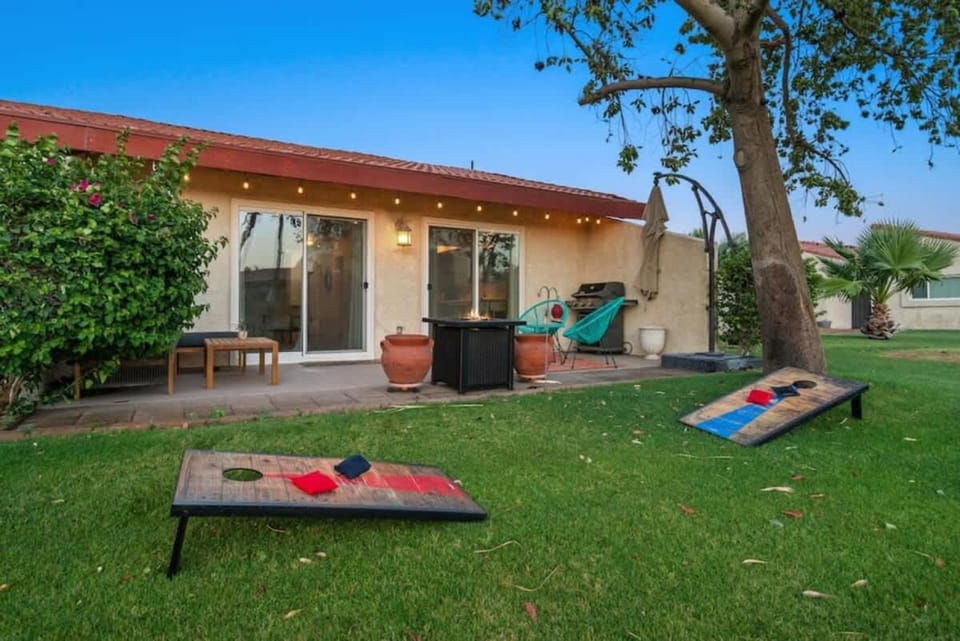 Pool, Golf, Tennis, Gym - walk to Coachella House in Indio