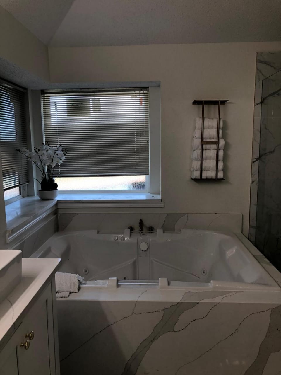 Hot Tub, Bathroom, Bath, towels