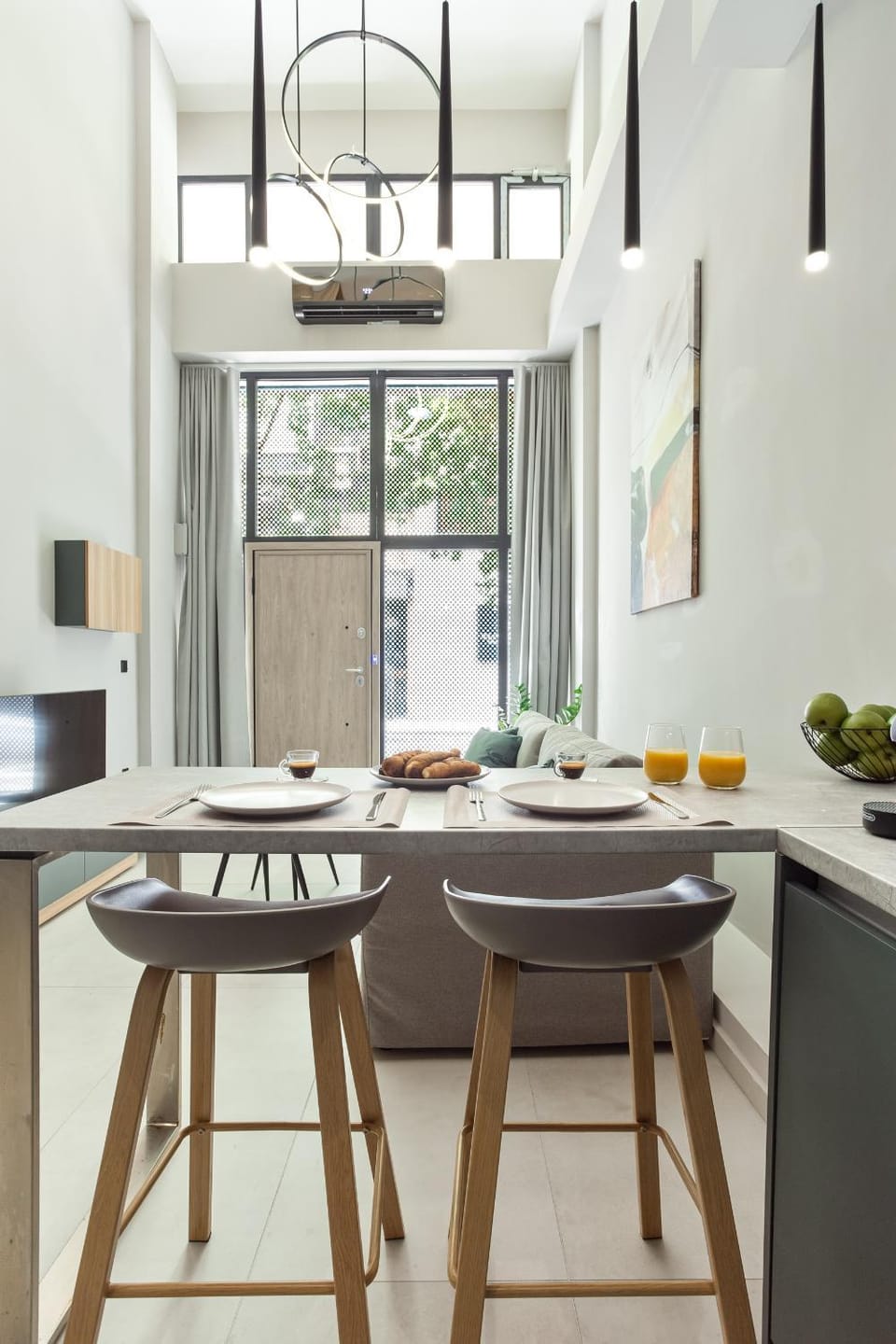 Kitchen or kitchenette, Living room, Seating area, Dining area