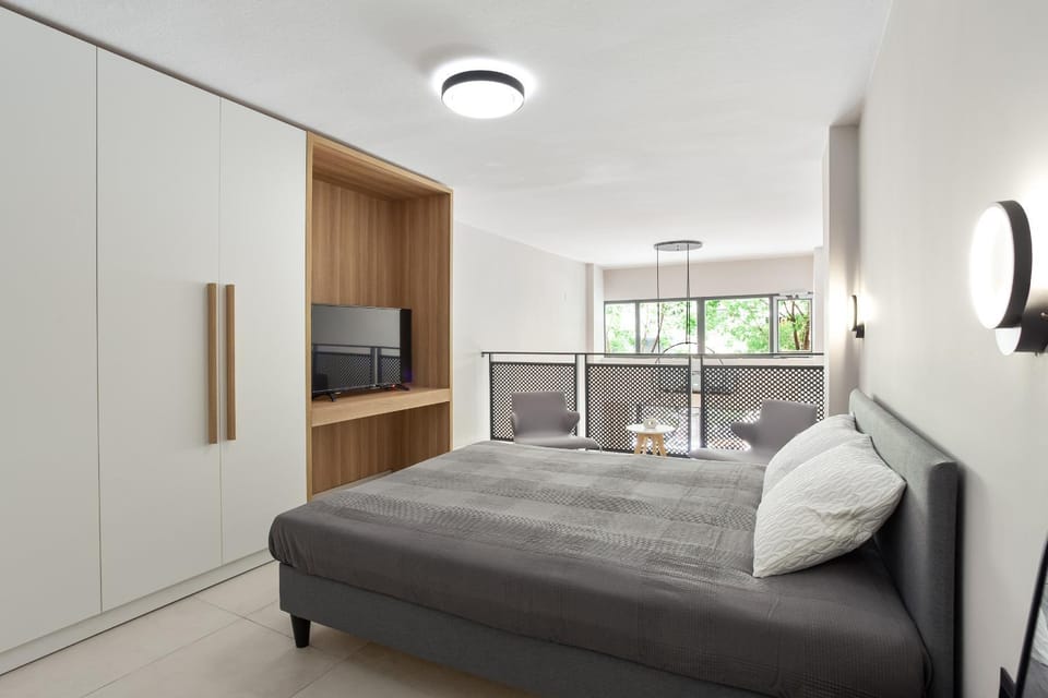 Bed, TV and multimedia, Photo of the whole room, Bedroom, wardrobe