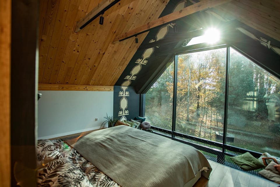Bed, Natural landscape, Photo of the whole room, Bedroom