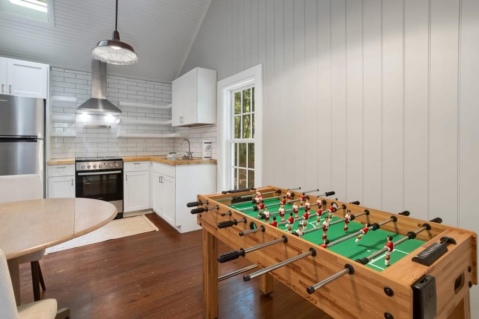 Valley Farmhouse Retreat House in Watauga
