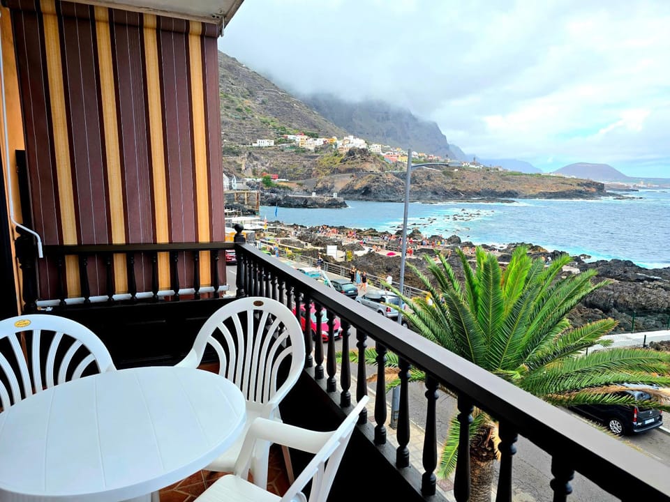 View (from property/room), Balcony/Terrace, Mountain view, Sea view