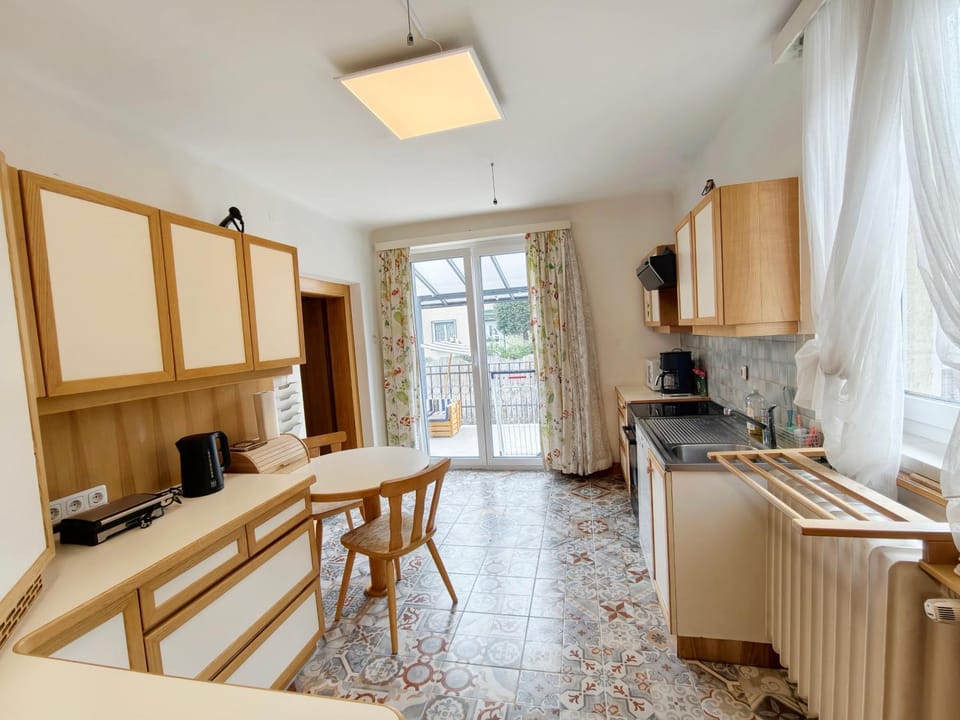 Kitchen or kitchenette, dishwasher