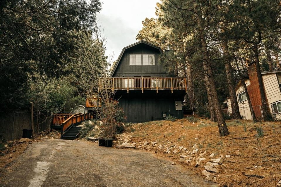 Rous Cabin Getaway Hot Tub Cabin in Running Springs