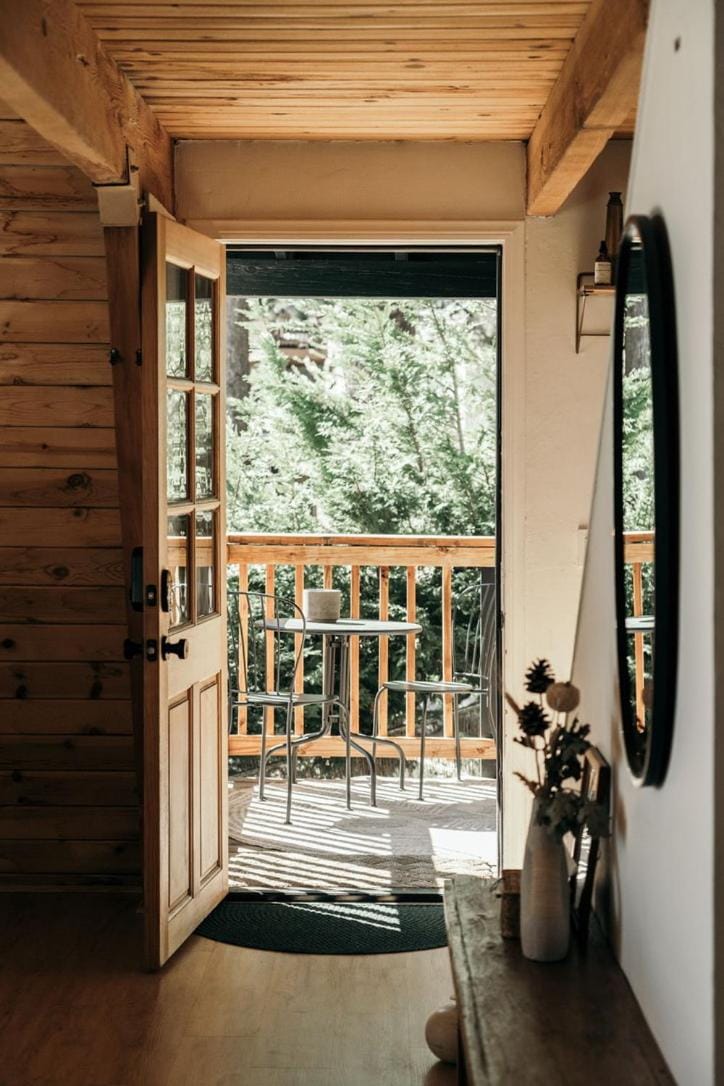 Rous Cabin Getaway Hot Tub Cabin in Running Springs
