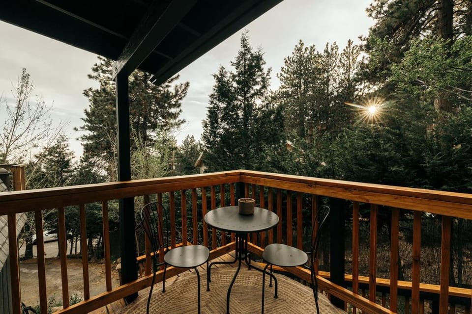 Rous Cabin Getaway Hot Tub Cabin in Running Springs
