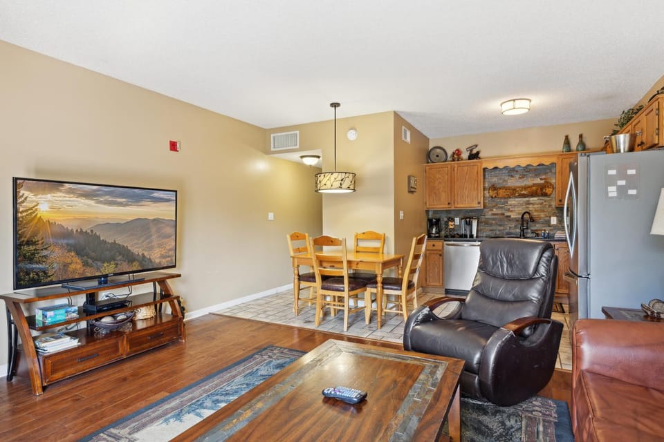 WP341 Whispering Pines House in Pigeon Forge