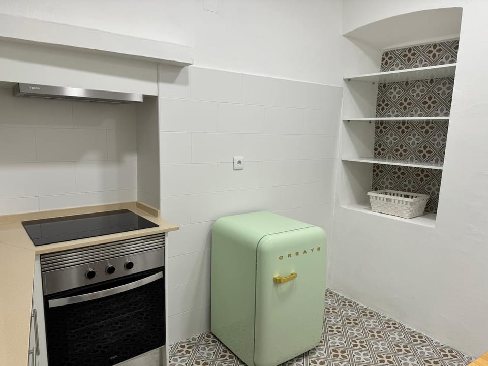 Kitchen or kitchenette, oven, stove