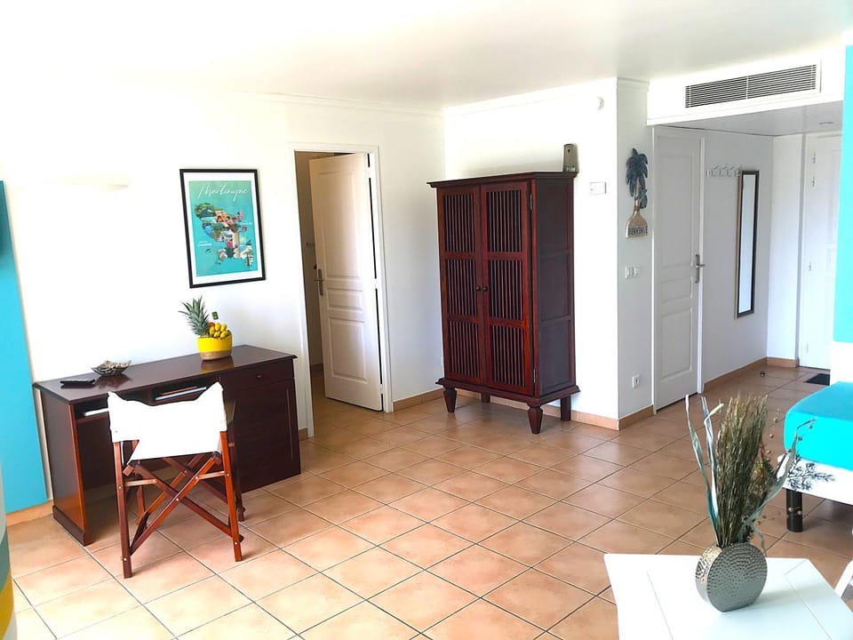 Appartement, 2 chambres, Terrasse vue mer et parc, très calme, Piscine premium, accès direct aux plages, restaurants Apartment in Sainte-Luce