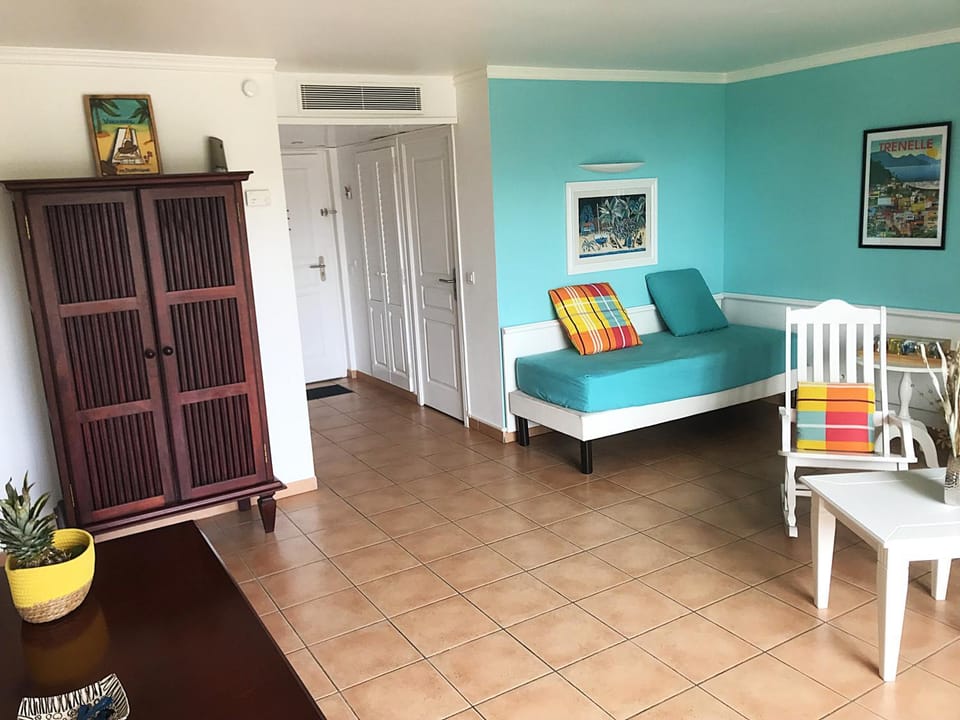 Appartement, 2 chambres, Terrasse vue mer et parc, très calme, Piscine premium, accès direct aux plages, restaurants Apartment in Sainte-Luce