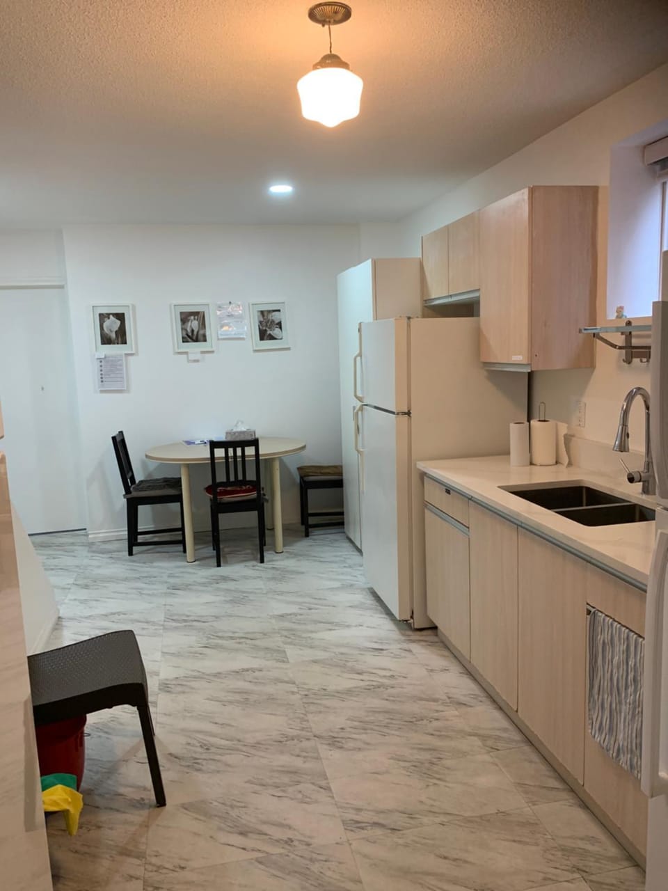 Kitchen or kitchenette, Dining area