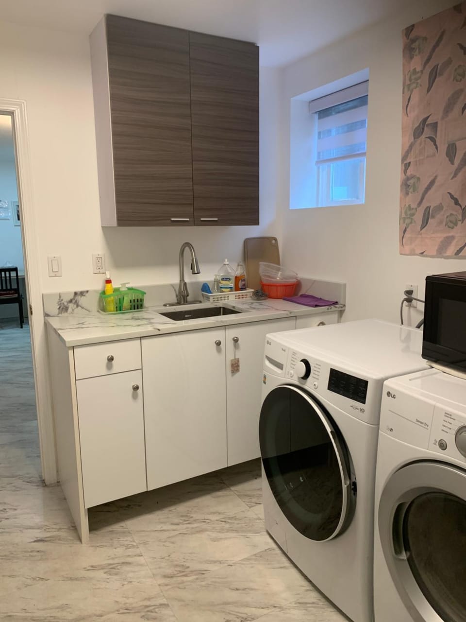Kitchen or kitchenette, washing machine