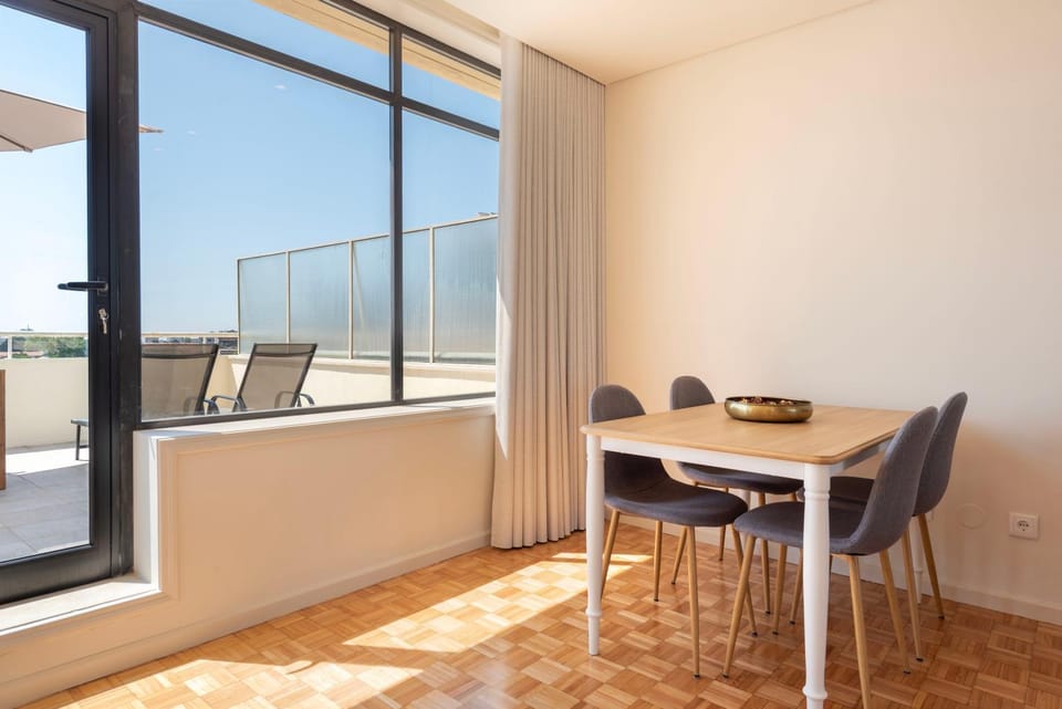 View (from property/room), Balcony/Terrace, Dining area
