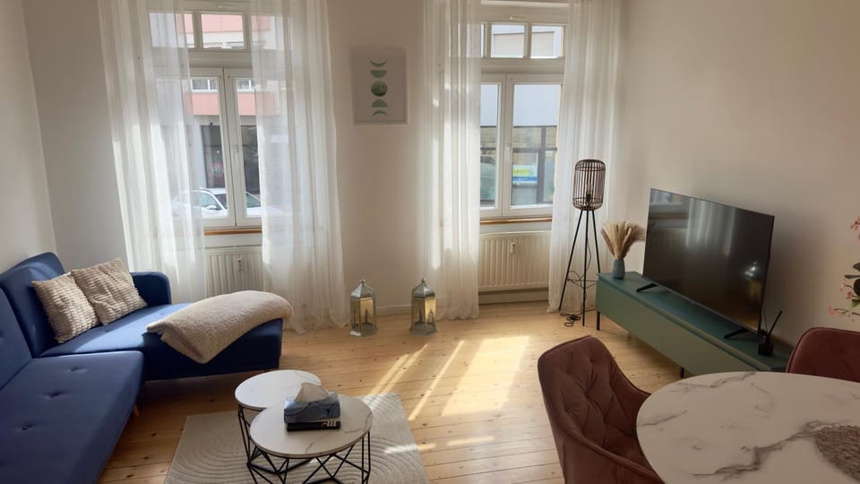 TV and multimedia, Living room, Photo of the whole room, Seating area, Evening entertainment