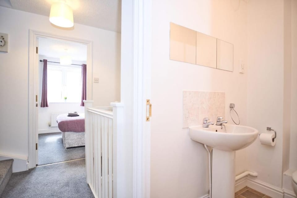Bathroom, internet