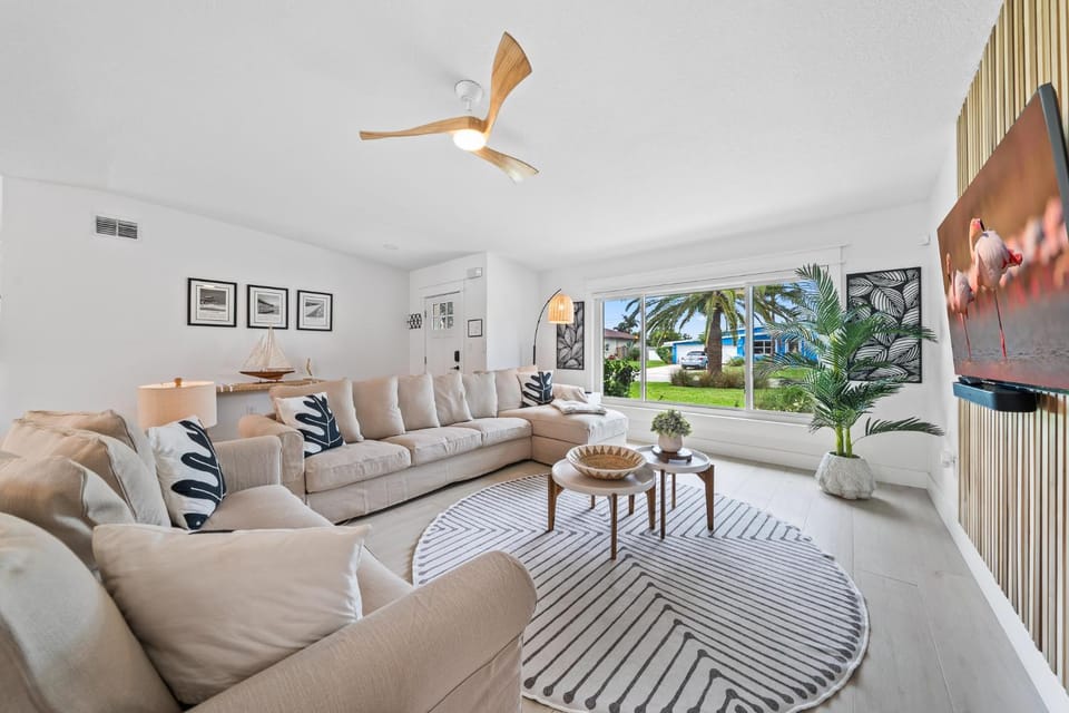 The Cocoa Plum - A Quiet Riverfront Pool Home Near Beach House in Cocoa Beach