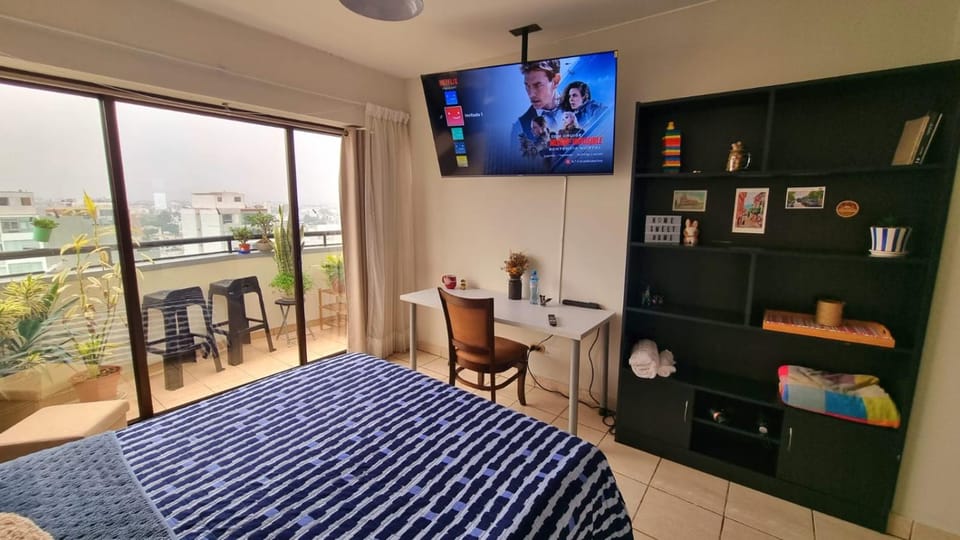 Bed, TV and multimedia, Balcony/Terrace, Photo of the whole room, Bedroom