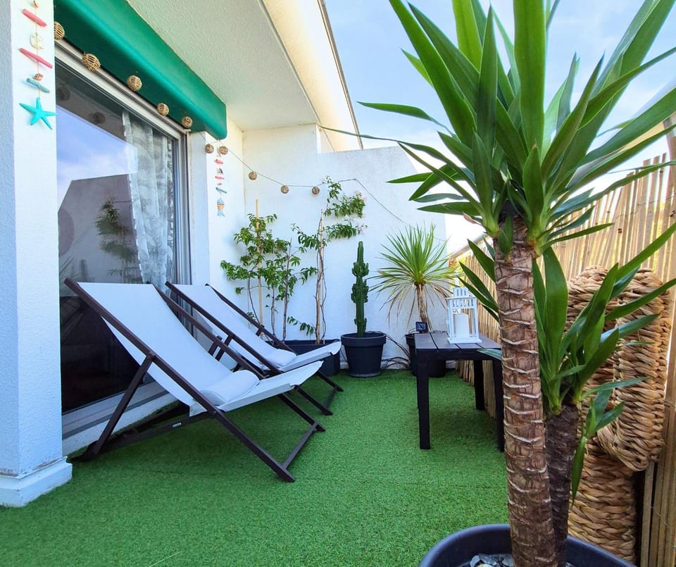 Patio, Garden, Garden view, sunbed