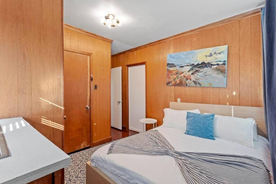 1 Block to Beach - 8BR 5BA Modern Historic Home House in Ventnor City