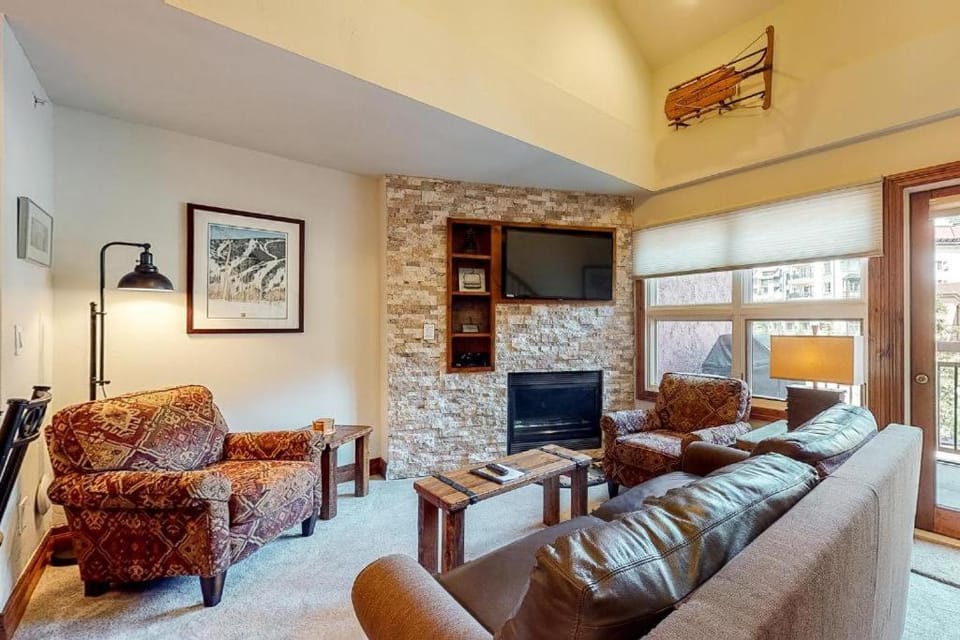 Ski In, Ski Out 1 Bedroom Condo At The Eagle Bahn Gondola Apartment in Lionshead Village Vail