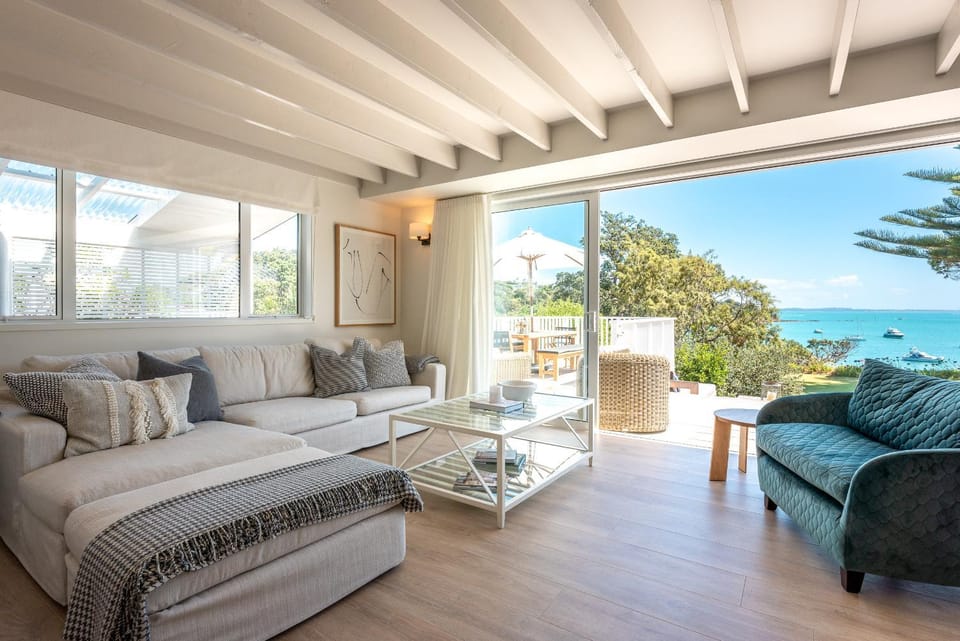 Natural landscape, Balcony/Terrace, Living room, Seating area, Sea view