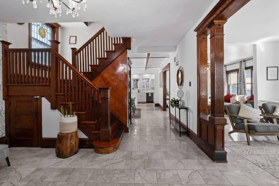 Luxury 8 BR 4 Ba - Just 1 block from the Beach! House in Atlantic City