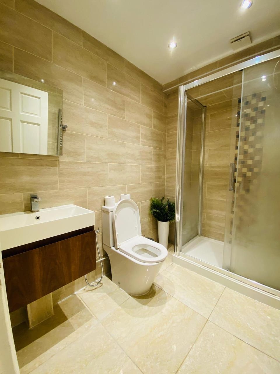 Shower, Toilet, Bathroom, towels