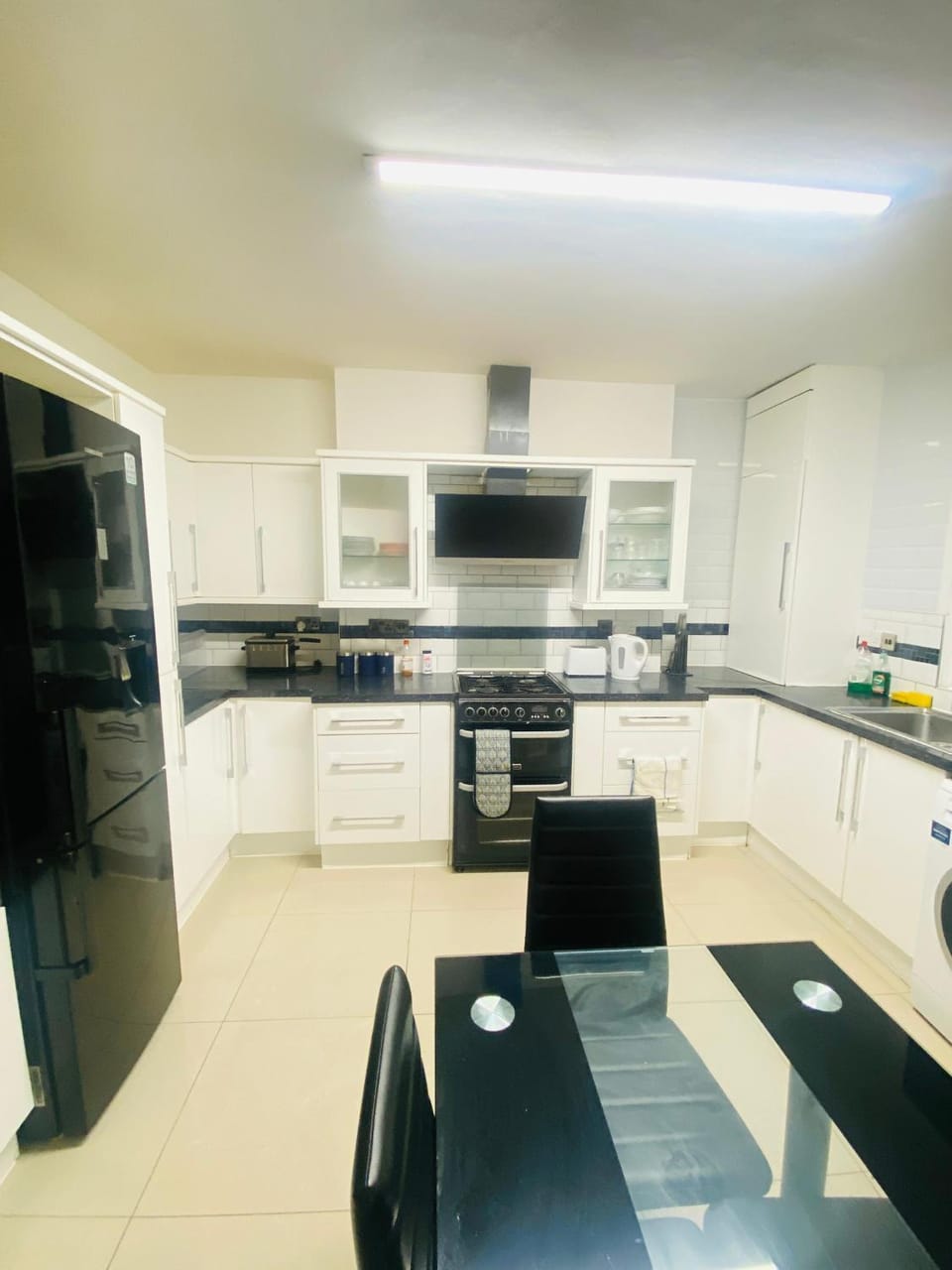 Kitchen or kitchenette, Dining area, oven, stove, toaster