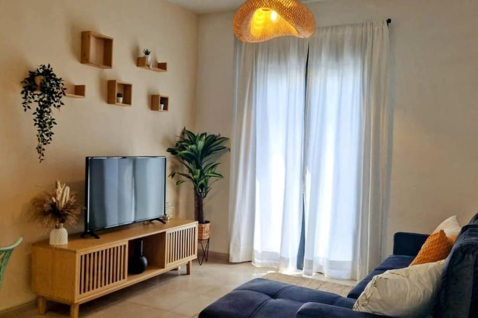 Communal lounge/ TV room, TV and multimedia, Living room, Seating area, Evening entertainment