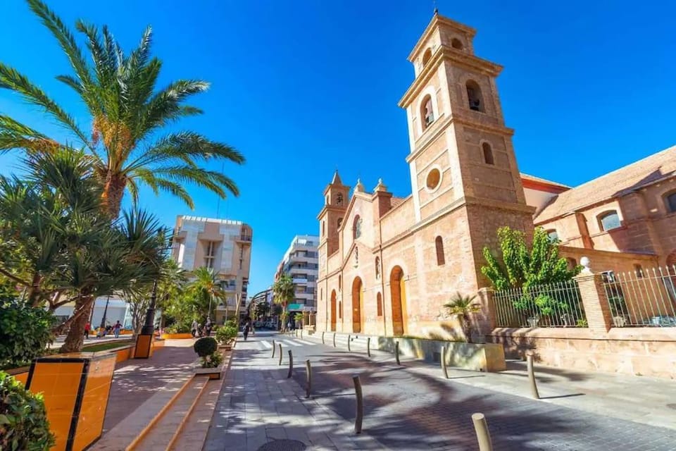 Apartamento en Torrevieja con Piscina y a 100 metros de la playa Apartment in Torrevieja