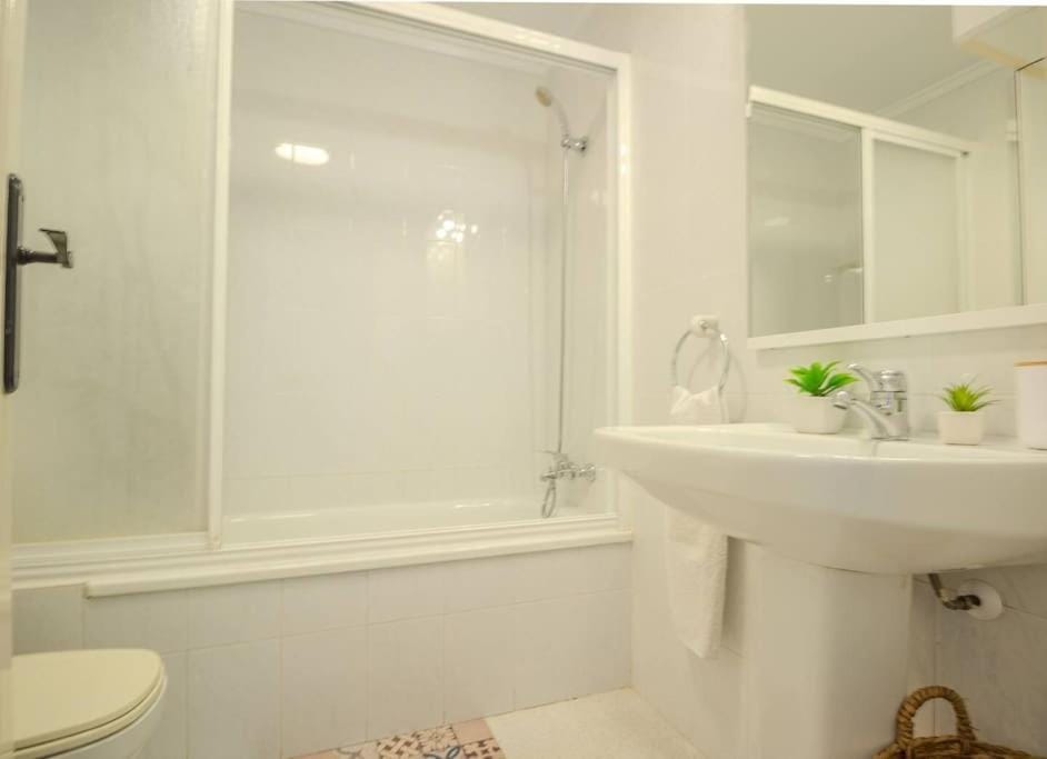 Apartamento en Torrevieja con Piscina y a 100 metros de la playa Apartment in Torrevieja