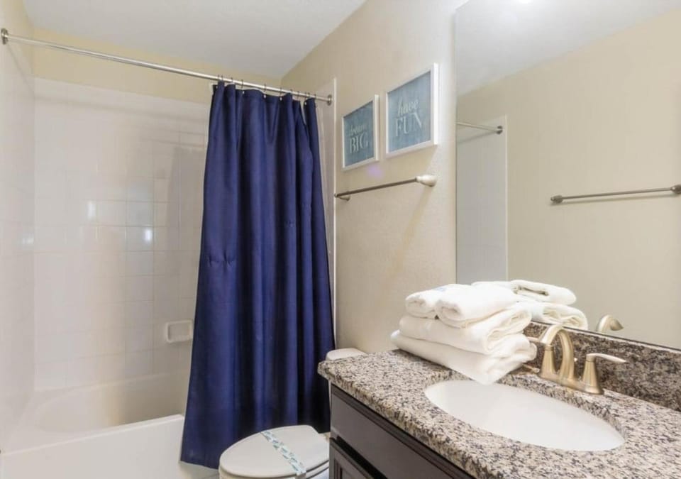 1562 OL - Luxe Retreat with Pool & Game Room House in Four Corners