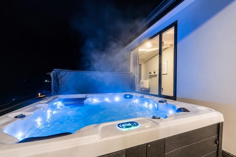 Galaxy 3BR Modern Home with Fireplace Outdoor Spa House in Lake Tekapo