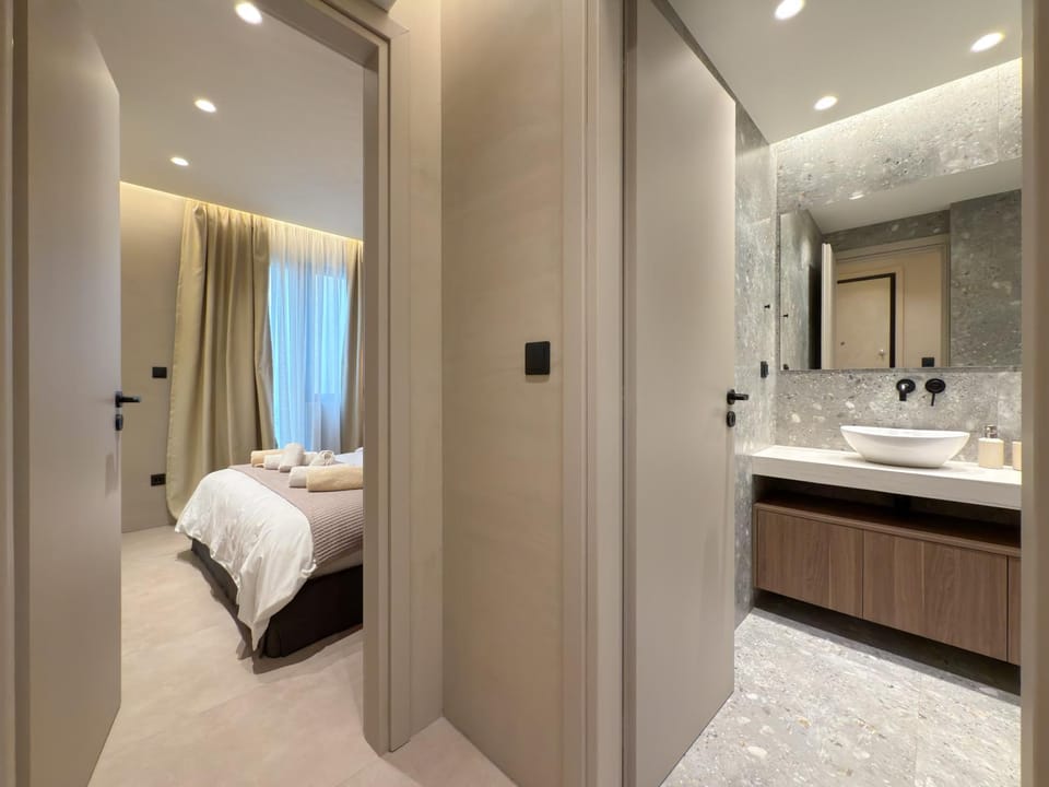 Bedroom, towels