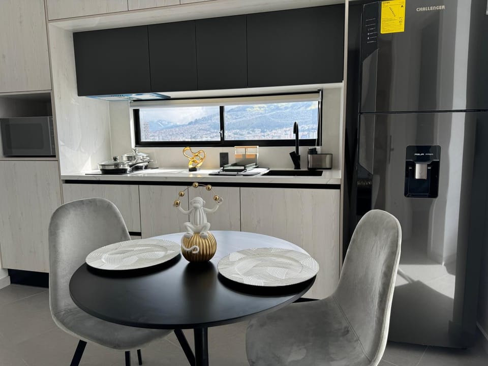 Dining area, kitchen